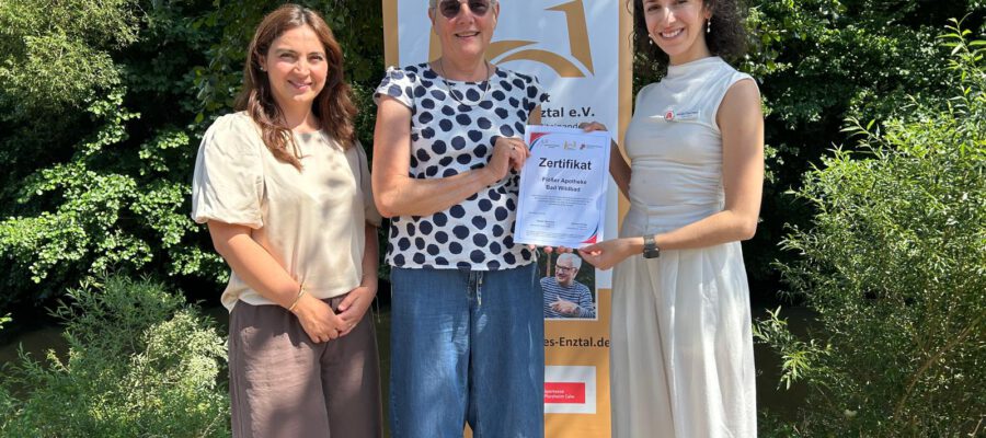 Floesser-Apotheke. vlnr: Asja GISHIEVA, Claudia OLLENHAUER, Nadja GECHTER